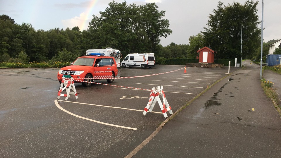 Lenke til artikkel: Parkeringsplassen på Hosmosmyra stengt